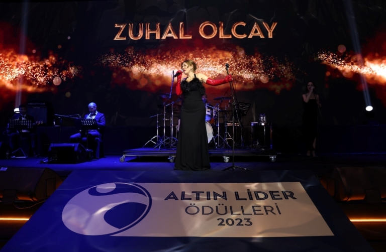 Altın Lider Ödülleri Büyülü Gala Geceleri Yıldızlar Geçidine Sahne Oldu! 